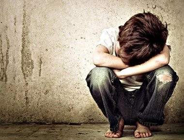 Σοκ στην Κέρκυρα: Ζευγάρι μεσηλίκων συνελήφθη σε ερωτικό τρίο με 13χρονο αγόρι